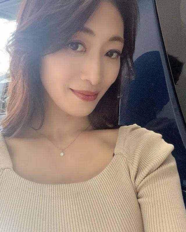 小早川憐子最新動態(tài)，從熒屏到現(xiàn)實，她的魅力持續(xù)閃耀